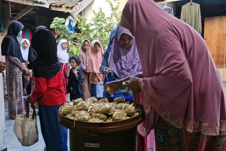 ketupat, Lebaran Ketupat, 7 Rekomendasi Ketupat dari Berbagai Daerah di Indonesia, Cocok untuk Lebaran Ketupat 28 Maret 2026, 1. Ketupat Bareh (Minangkabau), 2. Ketupat Palas atau Ketupat Pulut (Medan), 3. Ketupat Bebanci (Betawi), 4. Ketupat Glabed (Tegal), 5. Ketupat Cabuk Rambak (Solo), 6. Ketupat Kandangan (Kalimantan Selatan), 7. Ketupat Jembut (Semarang)