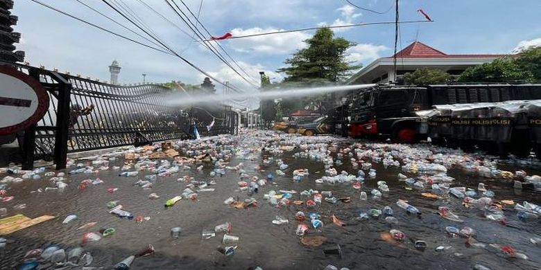 Feri Amsari, Pati, demo pati, Bupati Sudewo, demo pati hari ini, demo pati ricuh, sudewo temui warga, Bisakah Demo Pati Lengserkan Bupati Sudewo? Ini Penjelasan Ahli, Penjelasan ahli hukum tata negara, Apakah demo Pati bisa menjadi alasan pemberhentian?, Tantangan politik dalam proses pemberhentian, Latar belakang demo Pati 13 Agustus, Bupati Sudewo sudah batalkan kenaikan pajak