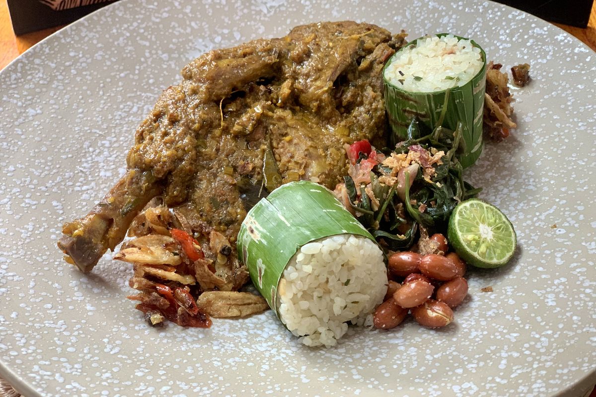perayaan Hari Raya Nyepi, Kuliner khas Bali, 6 Kuliner Khas Bali saat Perayaan Nyepi, Ada Lawar hingga Cerorot, 1. Lawar, 2. Cerorot, 3. Nasi tepeng, 4. Entil, 5. Pulung nyepi, 5. Ayam betutu
