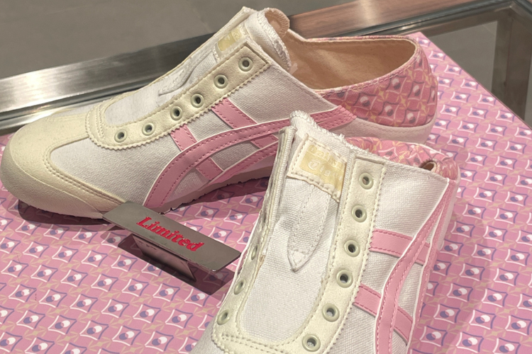 Onitsuka Tiger, Plaza Senayan, Onitsuka Tiger Rilis Sepatu dengan Aksen Batik Kawung Edisi Terbatas, Dirilis bersamaan dengan pembukaan toko, Koleksi yang terinspirasi dari budaya Indonesia, Item edisi terbatas hanya tersedia sampai akhir Juni, Hadir bersama koleksi premium buatan tangan Jepang