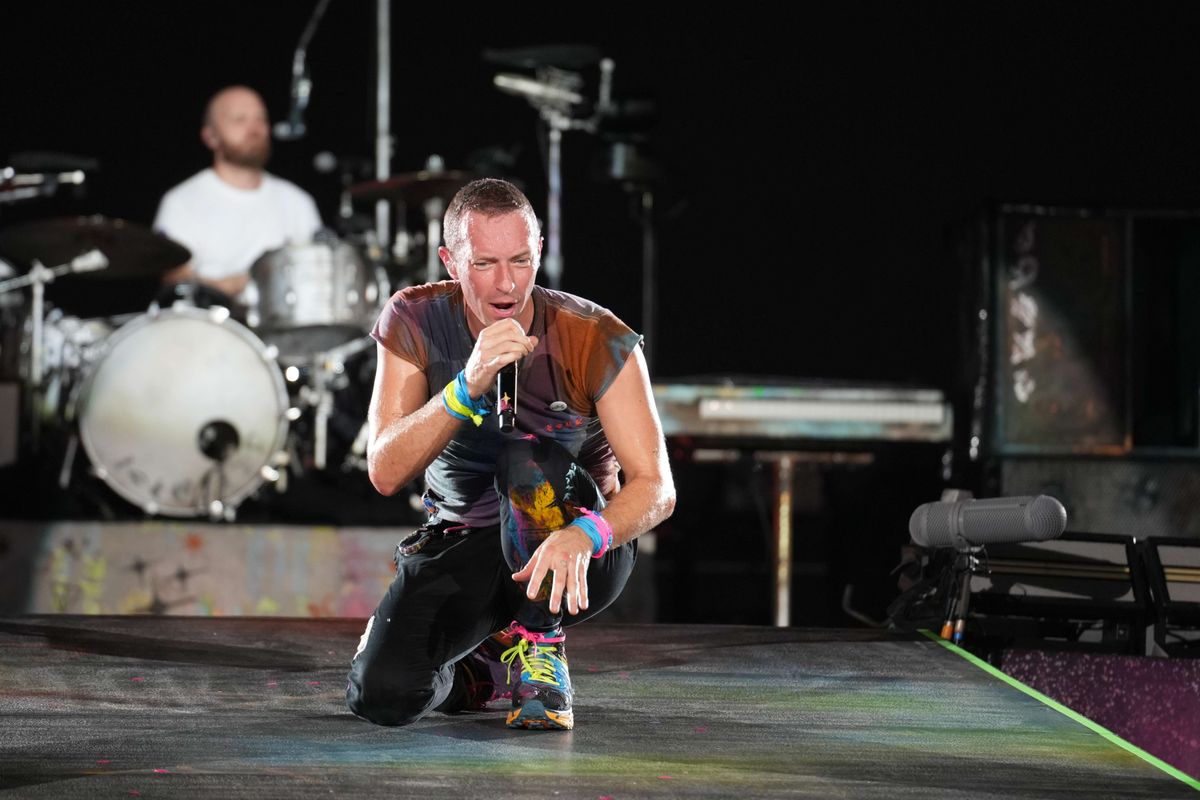 Vokalis Coldplay, Chris Martin, perselingkuhan, Andy Byron, Kristin Cabot, vokalis coldplay, andy byron, andy byron astronomer, kristin cabot, ceo astronomer, Chris Martin Tanpa Sadar Ungkap Dugaan Selingkuh CEO Astronomer di Panggung