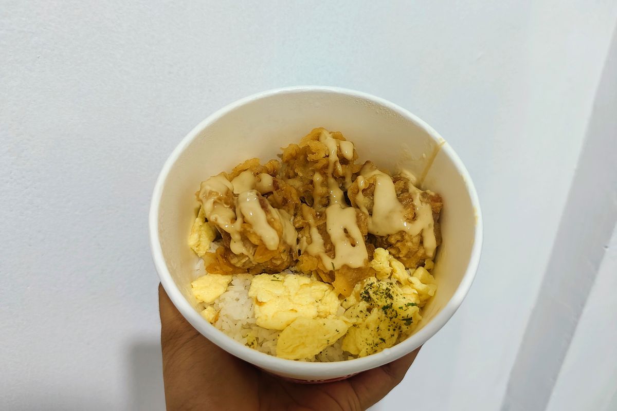 Rice Bowl, haraku ramen, makanan untuk ultah kantor, nasi ayam garlic mayo, nasi ayam jepang, Menyantap Rice Bowl Nasi Ayam Garlic Mayo, Cocok untuk Acara Kantor