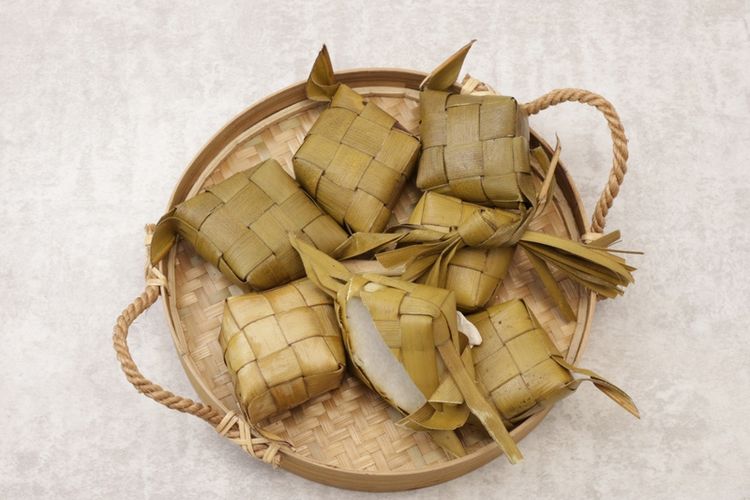 ketupat, ketupat Lebaran, Tips Membuat Ketupat Lebaran agar Tahan Lama dan Tidak Cepat Basi, Pilih jenis beras yang tepat, Gunakan daun yang masih muda, Perhatikan teknik pembuatan, Simpan dengan cara yang benar, Pengawetan lain kurang praktis