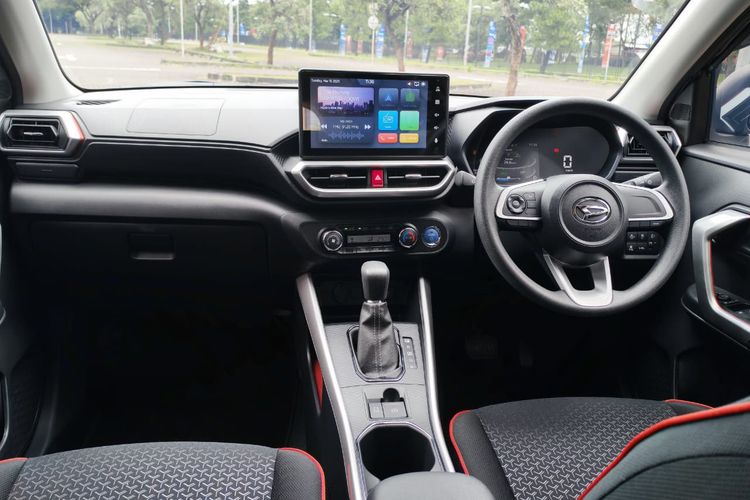 Rocky, interior, Daihatsu Rocky e-Smart Hybrid, Interior Daihatsu Rocky e-Smart Hybrid, Tetap Simpel dan Fungsional