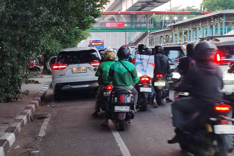 buka puasa, Buka Puasa di Pinggir Jalan, Perhatikan Ini Agar Tetap Aman Berkendara
