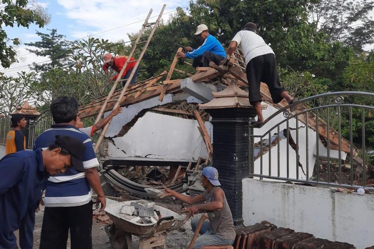 Gempa Bumi, Pacitan, gempa Pacitan, Update Gempa Pacitan: 24 Gempa Susulan, Magnitudo Terbesar 4,0