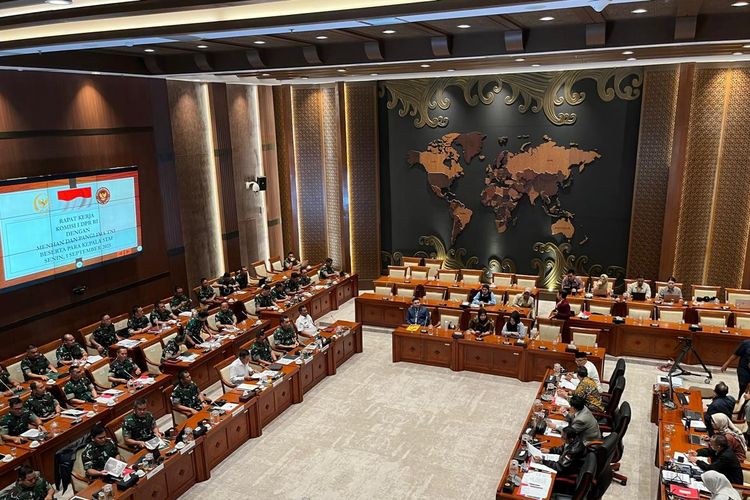 Nafa Urbach, Eko Patrio, Uya Kuya, Ahmad Sahroni, Adies Kadir, anggota dpr dinonaktifkan, Apa Bedanya Anggota DPR Nonaktif dan Dipecat?, Apa Arti Status Nonaktif di DPR?, Hak Gaji dan Tunjangan Anggota DPR Nonaktif, Proses Pemecatan Anggota DPR, Alasan Pemecatan Anggota DPR