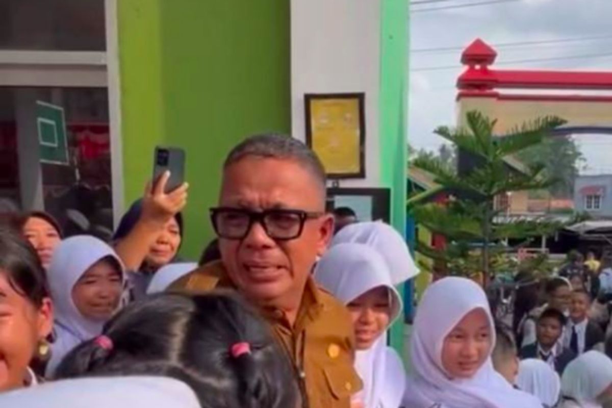 Sumatera Selatan, Prabumulih, Kepsek Prabumulih, kepsek prabumulih dicopot, Pengamat Desak Polisi Usut Pencopotan Kepsek SMP Prabumulih Usai Tegur Anak Pejabat Bawa Mobil, Pengamat Desak Polisi Bertindak, Aturan Nasional soal Siswa Berkendara, Kronologi Video Viral, Klarifikasi Dinas Pendidikan, Publik Diminta Mengawasi