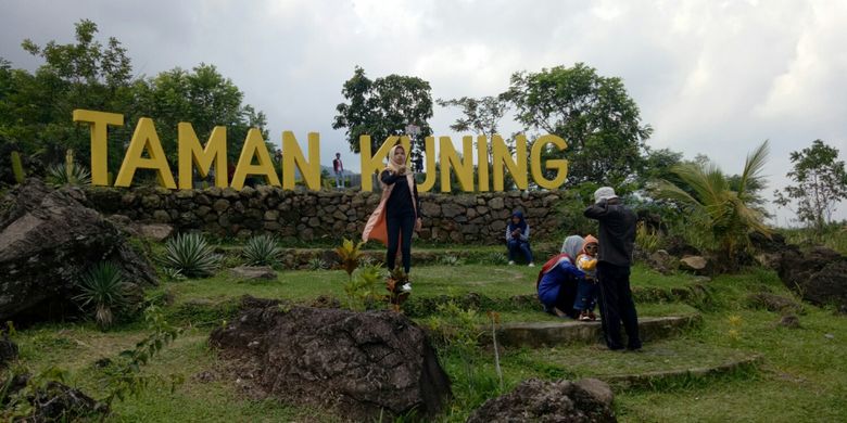 wisata kuningan, Wisata Kuningan, tempat wisata di kuningan yang lagi hits, wisata alam kuningan, wisata kuningan jawa barat, 20 Wisata di Kuningan Jawa Barat 2025 untuk Healing, 1. Gedung Perundingan Linggarjati, 2. Museum Situs Purbakala Cipari, 3. Cibulan, 4. Petilasan Prabu Siliwangi, 5. Situs Lingga, 6. Gedung Sjahrir, 7. Telaga Cicerem, 8. Telaga Remis, 9. Telaga Nilem, 10. Wisata Cipaniis, 11. Kebun Raya Kuningan, 12. Batu Luhur, 13. Bukit 1000 Bintang, 14. Woodland Kuningan, 15. Curug Putri Palutungan, 16. Taman Wisata Alam Linggarjati, 17. Curug Landung, 18. Wisata Cai Pinus, 19. Palutungan Camp, 20. Alun-Alun Kuningan
