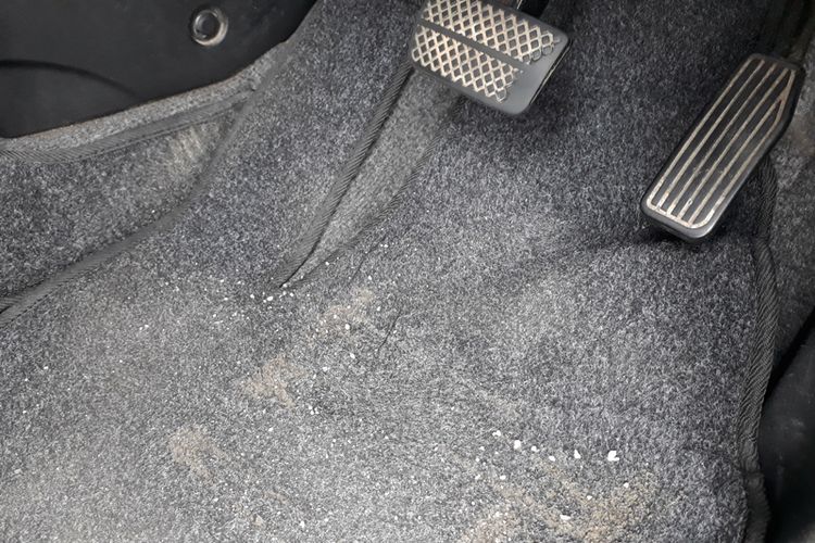 karpet mobil, Salah Cuci Bisa Rusak, Ini Teknik Aman Bersihkan Karpet Mobil