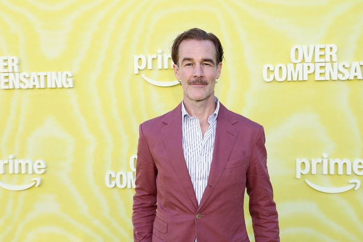 Ini Perjalanan Panjang James Van Der Beek Melawan Kanker Stadium 3, Ditemukan setelah pemeriksaan rutin, Merasa sehat sebelum diagnosis, Jujur kepada anak-anak, Tetap berkarya di tengah pengobatan, Tahun terberat dalam hidupnya, Perjuangan yang berakhir damai