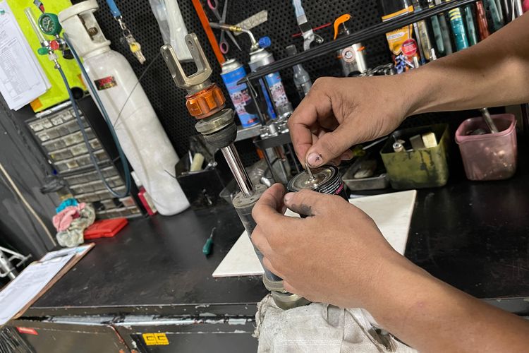 motor listrik, suspensi, Rivki Gunawan, Motor listrik, Suspensi, modifikasi sokbreker, Kenyamanan Suspensi Motor Listrik: Solusi dari GG Suspension