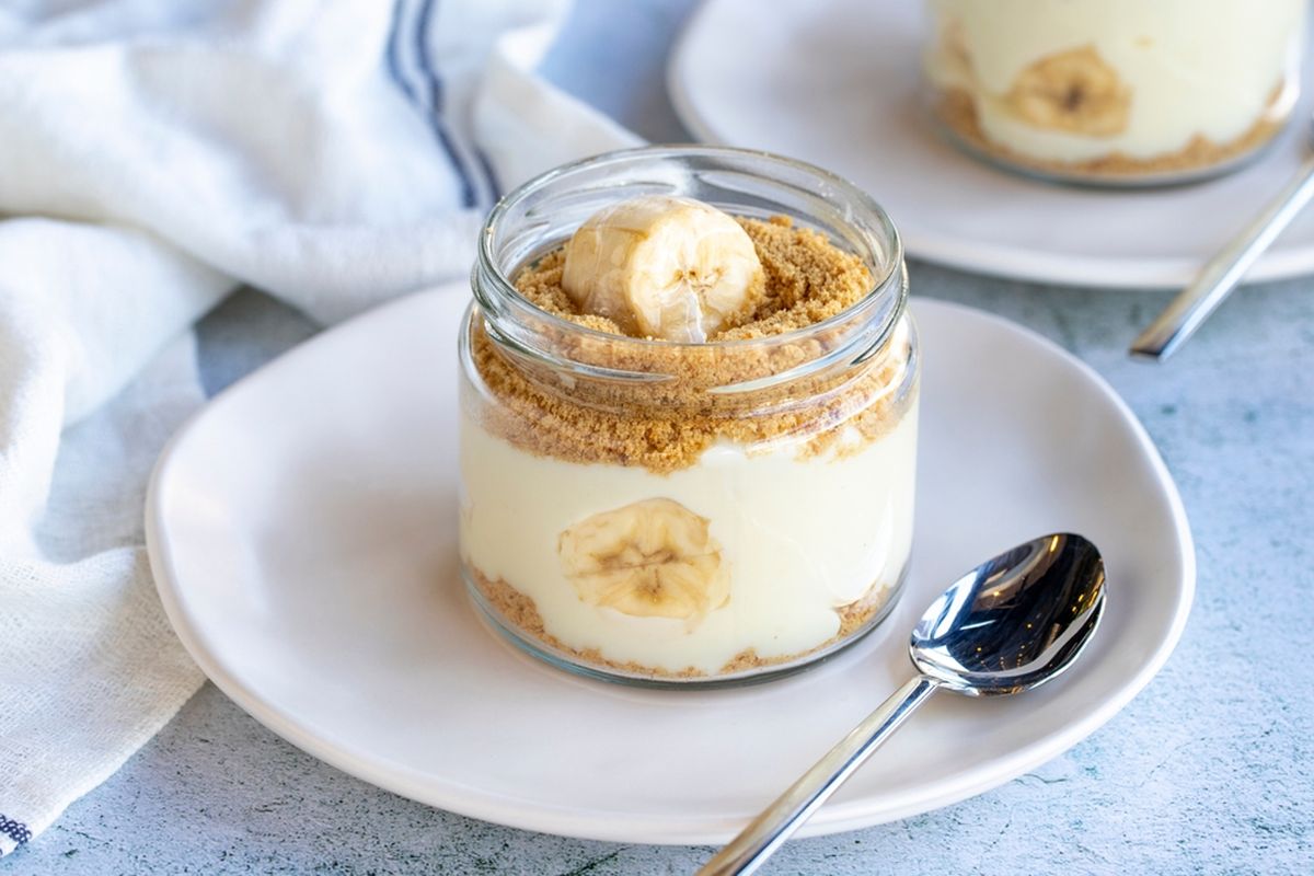 dessert tanpa oven, resep puding pisang, cara membuat puding pisang, puding pisang, Resep Banana Pudding Creamy 3 Langkah, Camilan Tak Ribet, 1. Buat adonan puding, 2. Siapkan whipped cream, 3. Campur whipped cream ke puding, 4. Susun banana pudding, 5. Dinginkan sebelum disajikan