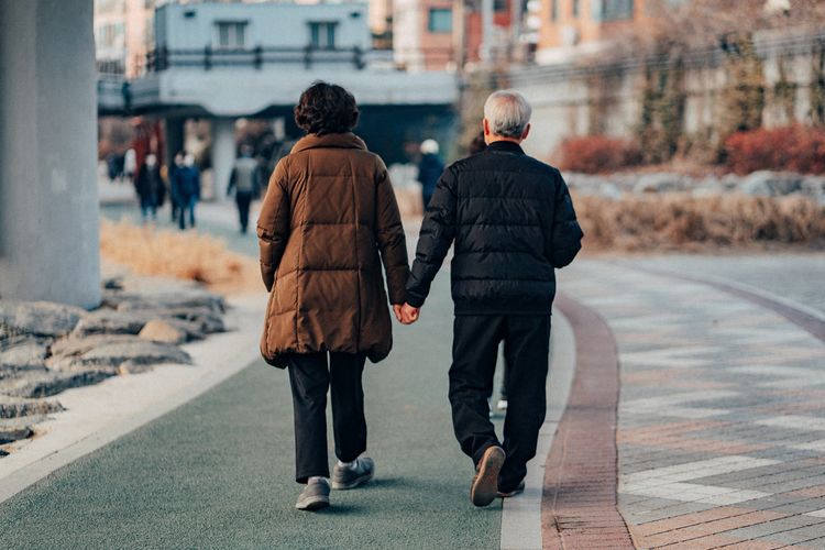 osteoarthritis, Penyakit lansia, Osteoartritis, pengapuran sendi, pengapuran sendi lutut, rumah sakit siloam mampang, siloam mampang, robot operasi lutut, robotic total knee replacement, 5 Alasan Robotic Total Knee Replacement Jadi Alternatif Modern untuk Pengapuran Sendi, 1. Operasi lebih presisi, 2. Minim trauma jaringan, 3. Pemulihan lebih cepat, 4. Implan lebih tahan lama, 5. Rasa aman saat operasi
