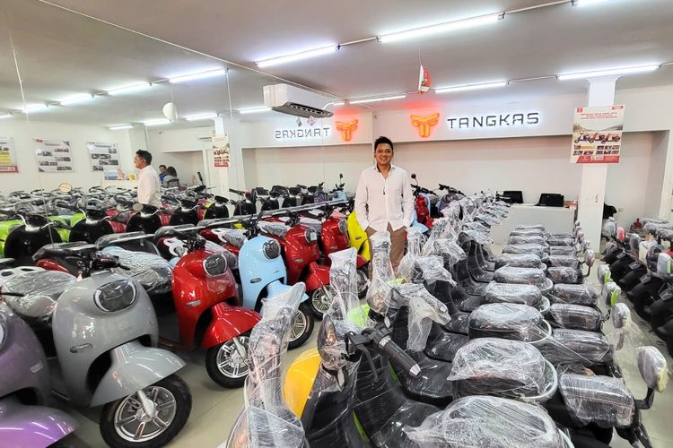 kredit motor listrik, dana rp 200 triliun, Himbunan Bank Milik Negara, Agung Pamungkas, Dana Rp 200 Triliun: Himbara Diminta Dorong Kredit Motor Listrik