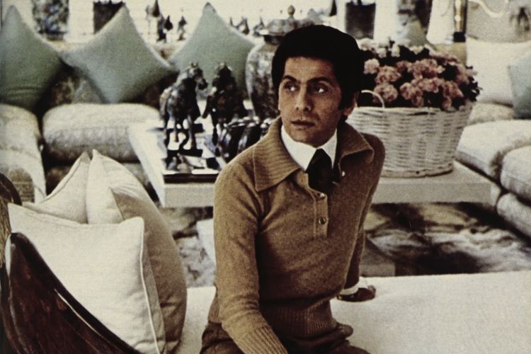 Valentino Garavani, Valentino Garavani Meninggal Dunia, Simak Perjalanan Kariernya, Sosok “The Last Emperor” di dunia mode, Mendirikan rumah mode Valentino dan awal kejayaannya, Busana ikonik untuk para ikon dunia, Merah Valentino dan definisi kemewahan, Upacara pemakanan Valentino Garavani