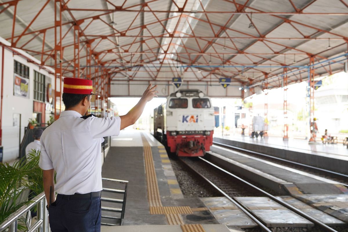 jadwal kereta, Stasiun Surabaya Gubeng, stasiun surabaya pasarturi, jadwal kereta api Surabaya-Semarang, jadwal kereta surabaya semarang, jadwal kereta api surabaya semarang besok, Jadwal Kereta Api Surabaya-Semarang dari Stasiun Gubeng dan Pasarturi, 1. Relasi Stasiun Surabaya Pasarturi (SBI) - Semarang Tawang (SMT), 2. Relasi Stasiun Surabaya Pasarturi (SBI) - Semarang Poncol (SMC), 3. Relasi Stasiun Surabaya Gubeng (SGU) - Semarang Tawang (SMT), 4. Relasi Stasiun Surabaya Gubeng (SGU) - Semarang Poncol (SMC)