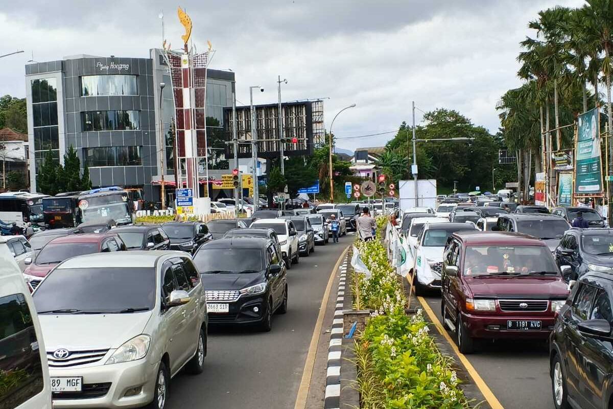 one way, Jalur Puncak, lalu lintas, Puncak Bogor, Jalur Puncak Padat, Ini Jadwal One Way dan Pilihan Rute Alternatif