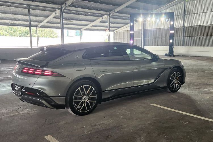 Denza, Denza Z9 GT, mobil listrik, Denza Z9 GT Dipastikan Meluncur Semester II/2026