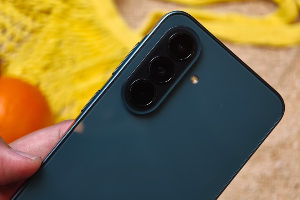 hasil foto, Memotret Siang dan Malam Hari dengan Samsung A37 5G, Hasilnya Tajam dan Detail, Bisa foto sambil bergerak, Nightography yang ciamik, Hasil selfie siang vs minim cahaya, Fitur Galaxy AI yang bikin ngedit makin mudah