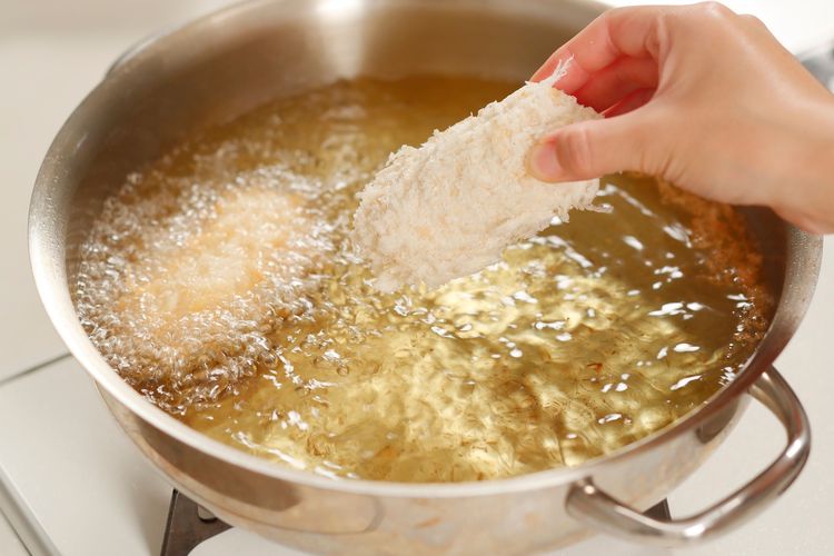 ayam katsu, cara membuat ayam katsu, chicken katsu, resep ayam katsu, ayam katsu empuk, ayam katsu tidak keras, ayam katsu matang, ayam katsu ekonomis, Trik Bikin Ayam Katsu Tidak Keras dan Matang Sempurna, Bahannya Ekonomis!