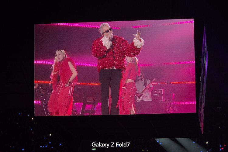 konser, Samsung, Samsung Galaxy Z Fold 7, konser g dragon, gdragon jakarta, gdragon 2025, Kamera 200 MP Samsung Z Fold 7 Dipakai Rekam Konser G-Dragon Jakarta, Ini Hasilnya, Makin jernih, bye-bye noise, Hasil kamera ultrawide dan telephoto, Foto nyaman di layar lebar, Generative Edit yang makin pintar