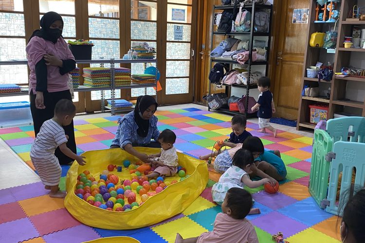 Daycare, Kasus Little Aresha Viral, Cek 4 Tanda Bahaya Saat Survei Daycare, 1. Lingkungan yang tidak ramah anak, 2. Rasio pengasuh dan sikap yang buruk, 3. Fasilitas fiktif dan kurang transparan, 4. Tak ada izin operasional resmi
