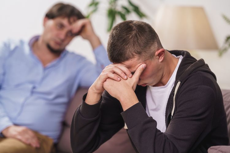 parenting voc, parenting voc adalah, ciri ciri parenting voc, contoh parenting voc, parenting voc adalah dan contohnya, parenting voc itu apa, parenting voc artinya, 5 Ciri-ciri Parenting VOC Menurut Psikolog, Pernah Melakukannya?, 1. Menuntut kepatuhan mutlak, 2. Disiplin ketat dan hukuman, 3. Tidak memberi ruang untuk ekspresi diri, 4. Kaku dan anti perubahan, 5. Relasi seperti atasan dan bawahan