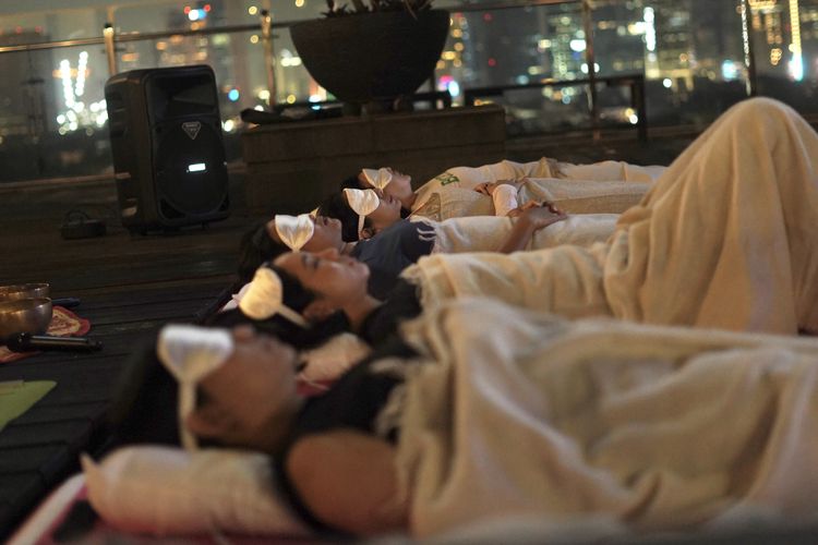 Gangguan tidur, sound bath, kecemasan berlebihan, soulace, sound bath jakarta, sound bath adalah, sound bath meditation, Sound Bath Bisa Mengatasi Gangguan Kecemasan dan Masalah Tidur, Benarkah?, Mengapa sound bath bisa meredakan kecemasan?, Sound bath membantu mengatasi gangguan tidur, Bagaimana mengetahui kalau sesi sound bath berhasil?, Lebih dari sekadar relaksasi