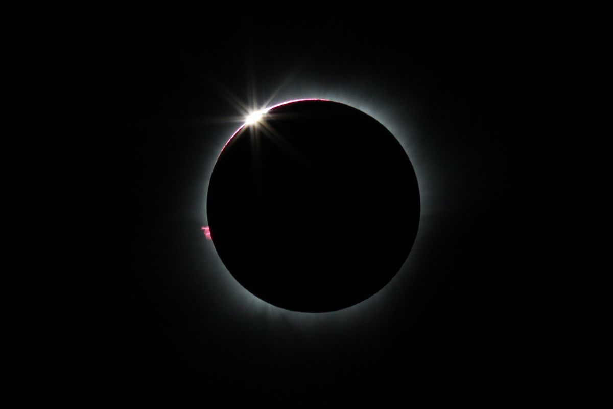 supermoon, Catat Tanggalnya, Fenomena Astronomi Sepanjang 2026: Supermoon hingga Gerhana Matahari Total, Pembuka fenomena langit pada Januari 2026, Parade planet di akhir Februari 2026, Gerhana Bulan total pada Maret 2026, Ekuinoks Maret 2026 dan peluang aurora, Konjungsi Venus dan Jupiter pada Juni 2026, Agustus 2026 sebagai puncak fenomena astronomi, Fenomena langit penutup tahun 2026