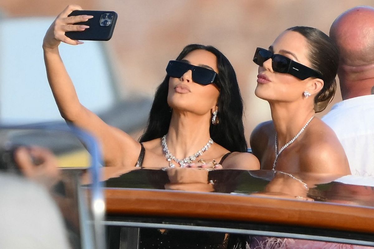 Jeff Bezos, Lauren Sanchez, pernikahan Jeff Bezos, Pernikahan Jeff Bezos, Leonardo Dicaprio, Oprah Winfrey, Kim Kardashian, Khloe Kardashian, Kris Jenner, khloe kardashian, Leonardo DiCaprio, Ivanka Trump, Orlando Bloom, Kylie Jenner, Usher, pernikahan jeff bezos, jeff bezos menikah, kendal jenner, pernikahan jeff bezos lauren sanchez, selebritis di pernikahan Jeff Bezos dan Lauren Sanchez, Gaya 10 Artis di Pernikahan Jeff Bezos dan Lauren Sanchez, Ada Kim Kardashian, 1. Leonardo Dicaprio, 2. Oprah Winfrey, 3. Kim Kardashian, 4. Khloé Kardashian, 5. Kris Jenner, 6. Ivanka Trump, 7. Kendall Jenner, 8. Kylie Jenner, 9. Usher , 10. Orlando Bloom