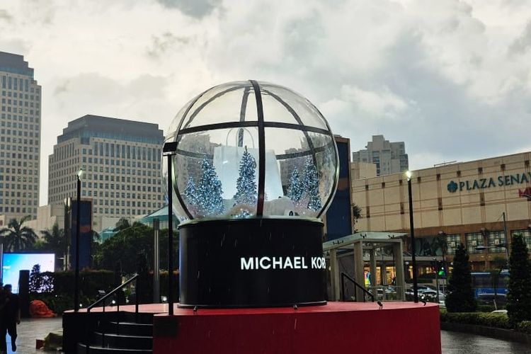 Michael Kors, Snow Globe Michael Kors, Michael Kors Hadirkan Nuansa Liburan Musim Dingin yang Glamour