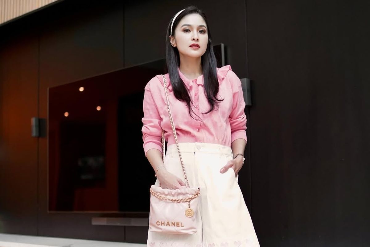 Sandra Dewi, Harvey Moeis, penyitaan aset, kasus korupsi timah, kasus korupsi timah harvey moeis, Sandra Dewi Akhirnya Cabut Gugatan Keberatan Penyitaan Aset Terkait Kasus Korupsi Timah Harvey Moeis, Gugatan Dicabut Sebelum Pembacaan Kesimpulan Sidang, Daftar Aset yang Disita: Ada Perhiasan dan Tas Mewah, Dalih Sandra Dewi: Aset dari Pendapatan Pribadi, Harvey Moeis Tetap Dihukum 20 Tahun Penjara, Terbukti Terima Uang dan Lakukan Pencucian Uang