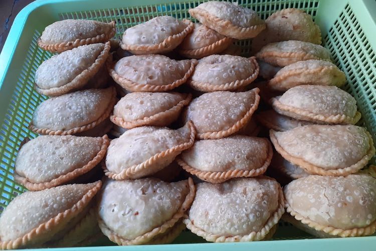 Makassar, kuliner, Kuliner Makassar, jalangkote, jalangkote adalah, resep jalangkote kampung, Resep jalangkote Makassar, makanan tradisional makassar, resep jalangkote pastel, Jalangkote, Camilan Khas Makassar yang Renyah dan Gurih, Lengkap dengan Resepnya
