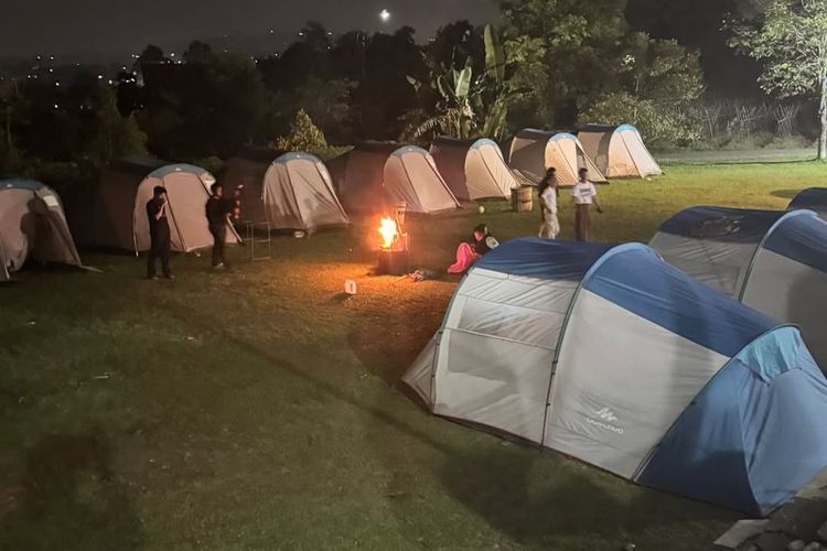 camping, Bogor, Liburan Keluarga di Bogor, Coba Spot Camping Ini, 1. Highland Camp Curug Panjang, 2. Camp Hulu Cai, 3. Gunung Pancar, 4. Camp Gayatri Mountain Adventure, 5. Eagle Hill Outbound, 6. Bukit Cirimpak Camping Ground, 7. D’Jungle Private Camp