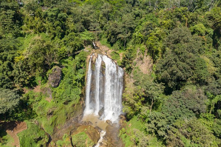Kendal, Curug Sewu, air terjun tertinggi di Jawa Tengah, Curug Sewu Kendal, Air terjun tertinggi jawa tengah, air terjun tertinggi di jawa tengah, Curug Sewu, Indahnya Air Terjun Tertinggi Jawa Tengah dengan Pelangi