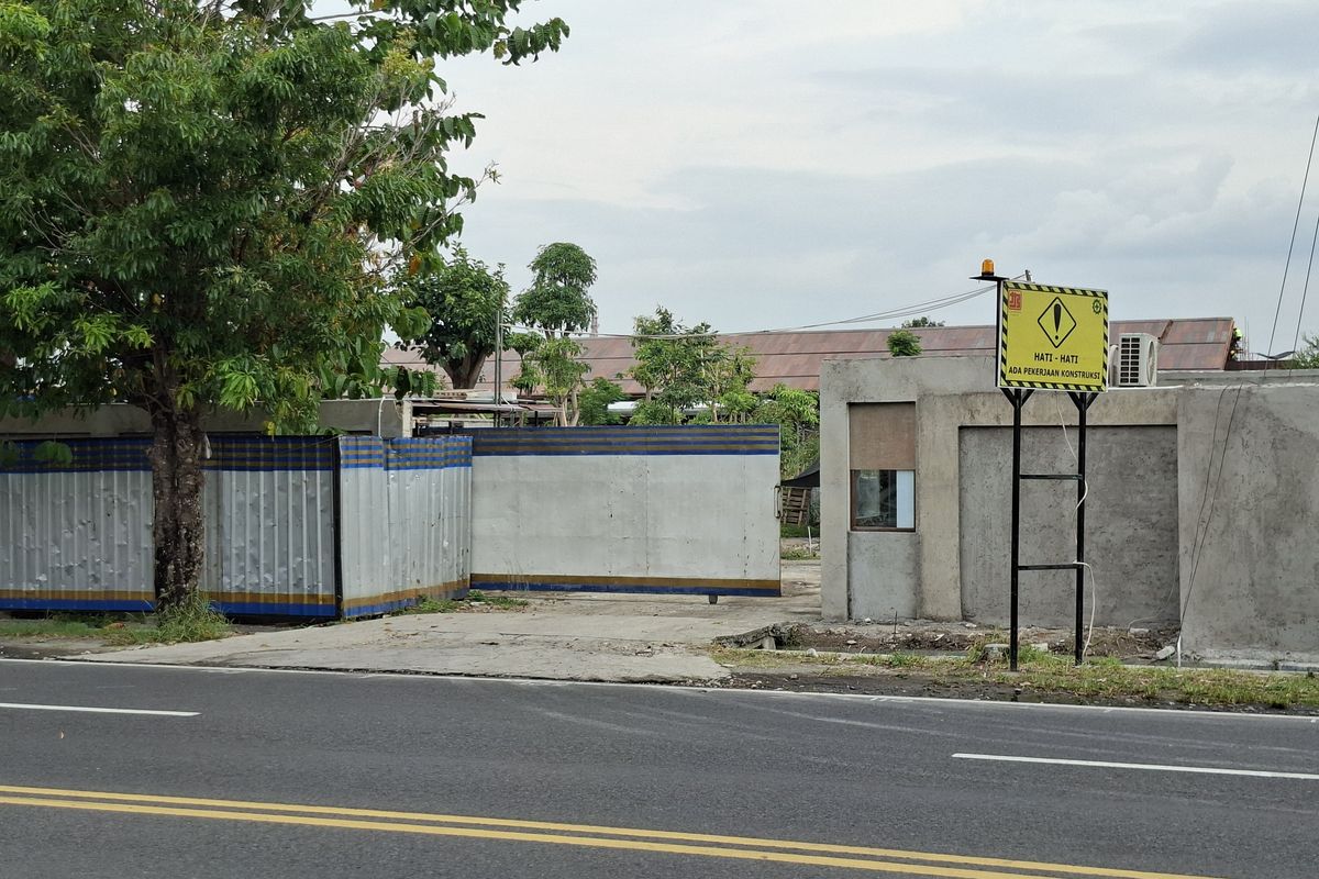 Jawa Tengah, Karanganyar, Jokowi, Colomadu, Rumah Jokowi, rumah pensiun jokowi, rumah pensiun jokowi di colomadu, Penampakan Rumah Pensiun Jokowi di Karanganyar, Dibangun di Lahan Seluas 12.000 Meter Persegi, Penampakan Rumah Pensiun Jokowi dan Progres Pembangunan, Lingkungan Sekitar dan Akses Rumah Jokowi, Jokowi Pernah Menolak Rumah Pensiun, Rumah Pensiun Jokowi sebagai Bentuk Penghormatan Negara, Harapan Warga Blulukan untuk Kehadiran Jokowi