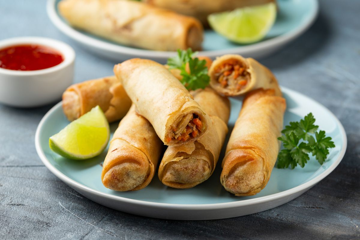 kuliner malam Purwokerto, kuliner malam purwokerto, tempat makan malam enak purwokerto, jajanan malam purwokerto, kuliner murah malam hari, 8 Kuliner Malam Purwokerto yang Selalu Ramai Pembeli, 1. Sega Gemblung Pak Tofik, 2. Wisata Kuliner Pasar Manis, 3. Serabi Mix Max, 4. Gudeg Bu Anik Pasar Wage, 5. Mendoan Purwokerto, 6. Angkringan Om Anto, 7. Nasi Goreng Pak Maman, 8. Loempia Bom