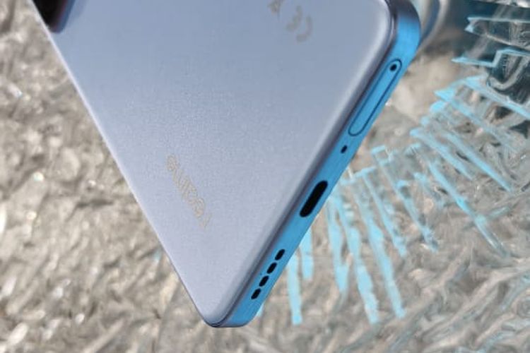 Realme, Realme GT 7, Realme GT 7T, realme GT 7, realme gt 7t, Impresi Awal Realme GT 7 dan GT 7T: Sama Ukuran, Beda Nuansa Material dan Finishing