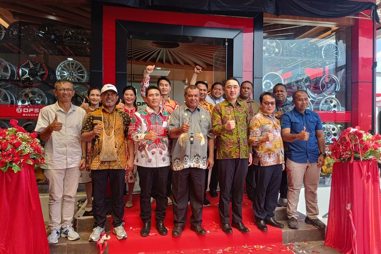 DFSK, diler DFSK, Manokwari, Diler baru, diler baru, Diler DFSK Manokwari, Diler DFSK, DFSK Resmikan Diler di Manokwari, Wujud Komitmen sampai Indonesia Timur