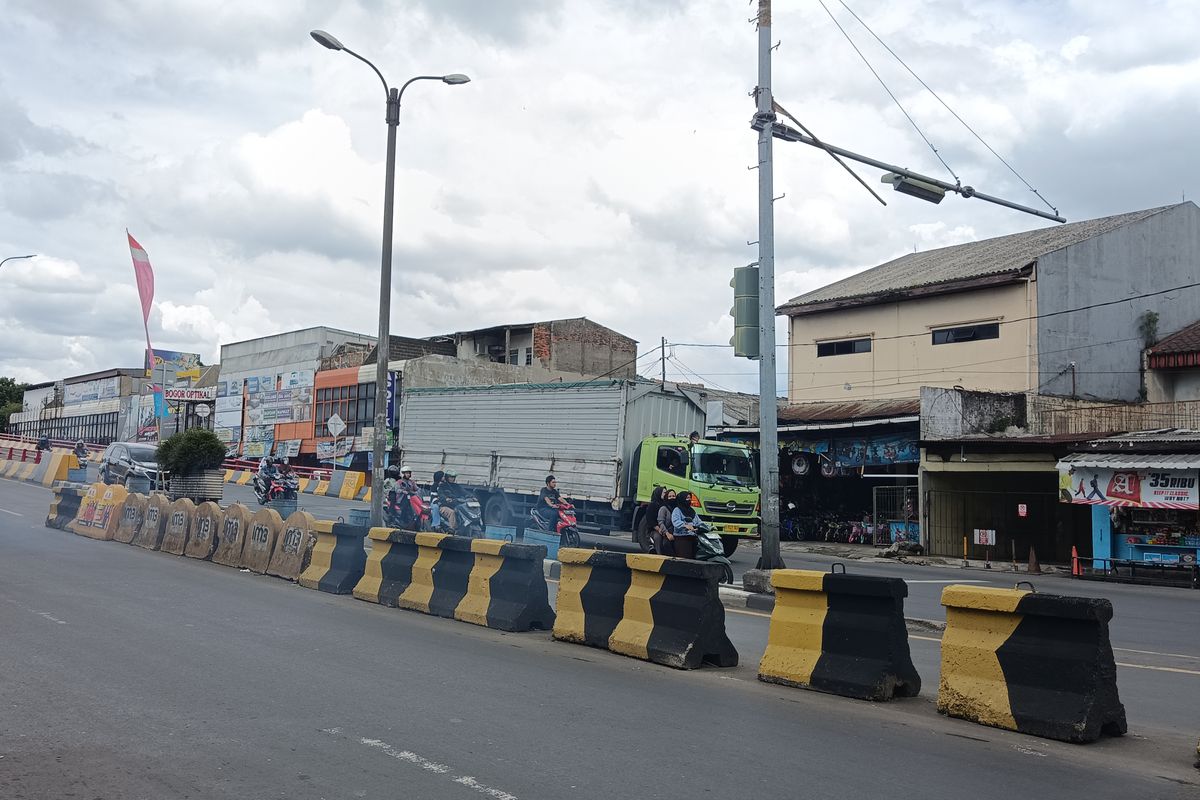 fly over, rem blong, tabrakan beruntun, Fly Over, Fly over Cibinong, Ada Lampu Merah di Fly Over Cibinong, Potensi Terjadi Kecelakaan