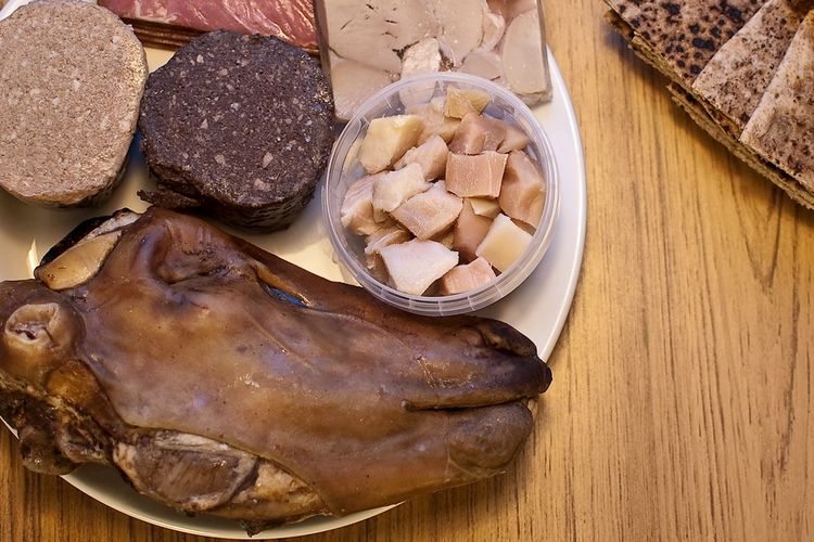 makanan terburuk, 10 Makanan Terburuk Versi TasteAtlas, Indonesia Masuk?, 1. Pizza Vulkanen (Swedia) – Pizza “vulkanik” asal Piteå, 2. Svið (Islandia), 3. Blodpalt (Swedia/Finlandia), 4. Truchas a la Navarra (Spanyol), 5. Bloodpalt (Norrland, Swedia), 6. Kugel Yerushalami (Yerussalem), 8. Milcao (Cile), 9. Hon mhai (Ulat Sutera Goreng, Thailand), 10. Chapalele (Cile)