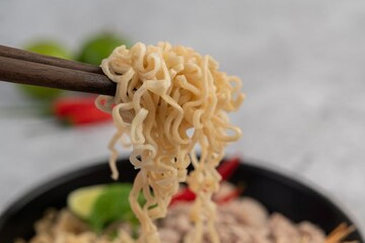 menu mi instan, Ide Menu Sahur Praktis Modal Mi Instan dan Telur yang Sehat dan Bergizi, Mi instan ala Thailand, Mi kuah spesial, Mie nyemek sayur, Mie instan kari ramen, Mi instan creamy sayur