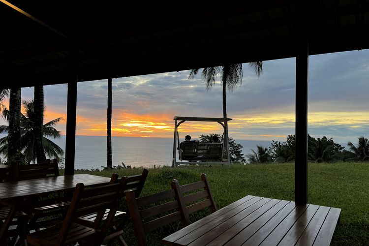 Bobocabin Bunaken Hills, bobocabin bunaken hills manado, Bobocabin bunaken hills, bobocabin bunaken prices, tempat menginap di bunaken, Staycation View Laut, Gunung dan Kota Manado, Harga Mulai Rp 500.000