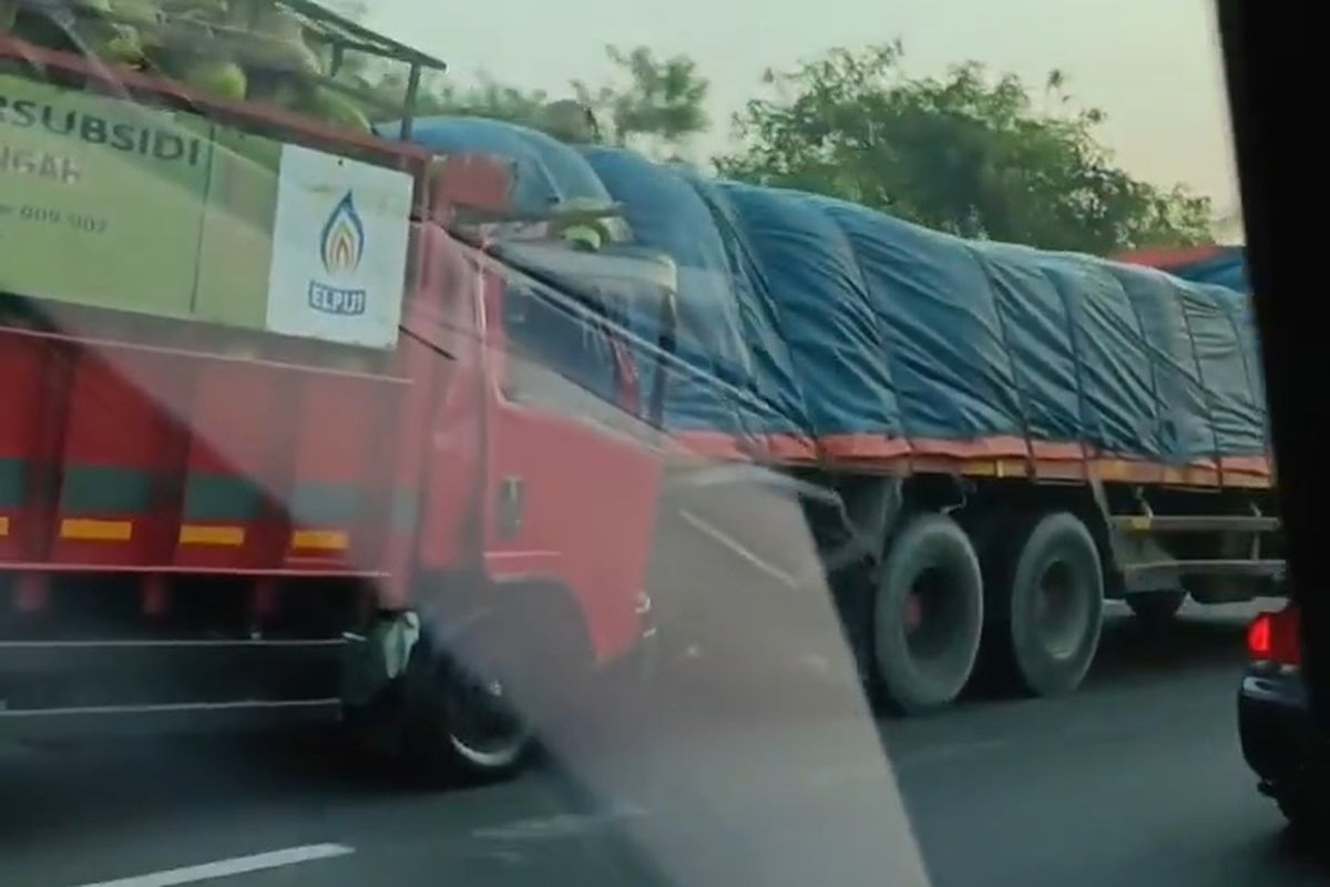 kecelakaan, viral, Tol JORR, kecelakaan di tol jorr, kecelakaan hari ini, Truk pengangkut elpiji tabrak truk trailer, Kronologi Truk Pengangkut Elpiji “Nyangkut” dan Terseret Truk Trailer di Jalan Tol, Bagaimana Kondisi Sopir?