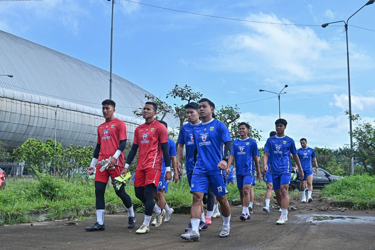 Persib, Bojan Hodak, Liga 1 2025-2026, Patricio Matricardi, Piala Presiden 2025, Persib Bandung, Berita Foto, BERITA FOTO: Potret Pemain Baru Persib di Latihan Perdana Pramusim
