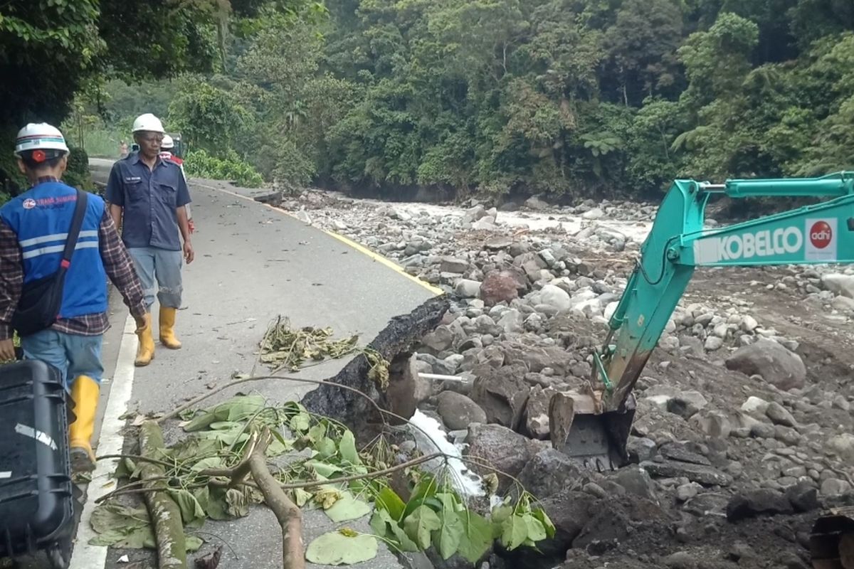 Padang Pariaman, Sumatera Barat, anggota TNI, banjir di aceh, sumatera barat, banjir di sumatera barat, Anggota TNI Tewas Terseret Longsor Susulan saat Evakuasi Warga di Sumbar