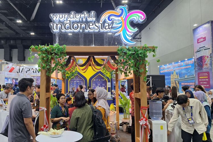 Kemenparekraf, rumah makan padang, matta fair 2025, turis malaysia jatuh di rinjani, Tarik Turis Malaysia, Kemenpar Hadirkan Rumah Makan Padang di Matta Fair 2025