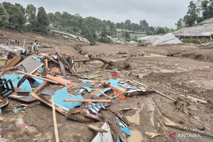 Bandung Barat, Cerita Pilu Korban Longsor di Cisarua KBB:,Mengira Gempa Sesar Lembang, 11 Anggota Keluarga Hilang