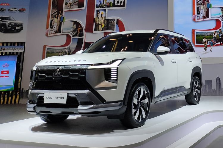 Mitsubishi, MMKSI, GJAW, Xforce, Xpander, Pajero Sport, XForce, pajero sport, Urban dan Adventure, Mitsubishi Pamer Kendaraan Tematik di GJAW 2025